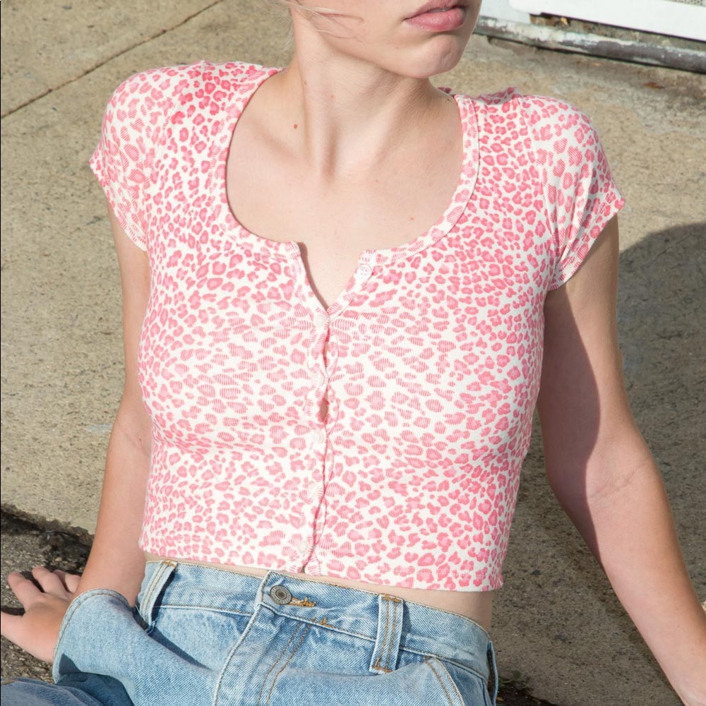 Brandy Melville Zelly top in pink cheetah print